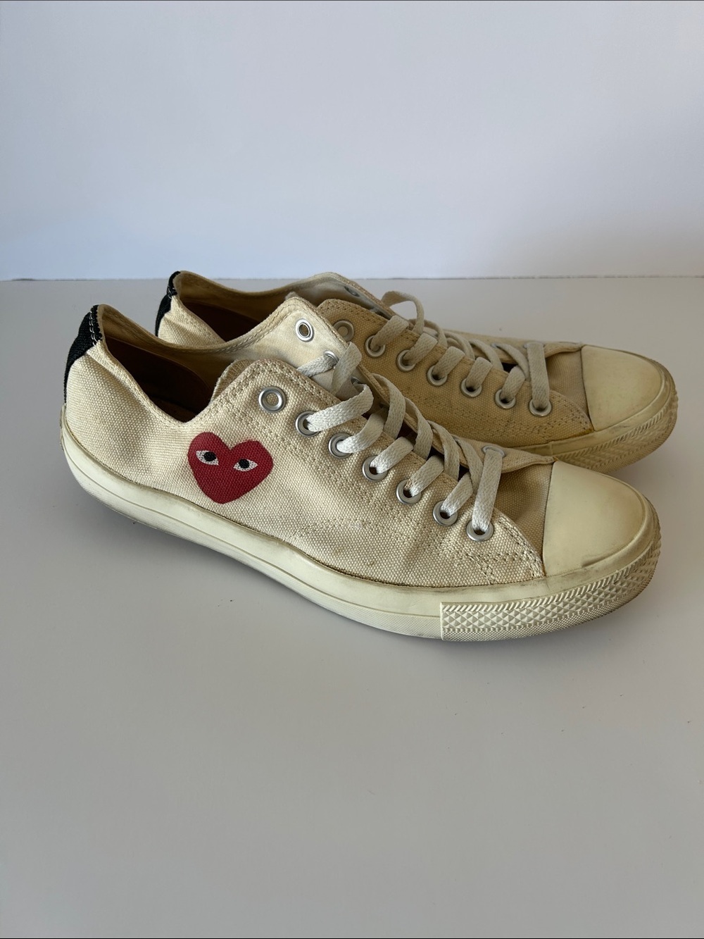 PLAY Comme des Garçons Converse Cream Canvas Sneakers with Red Heart Detail - Picture 1 of 7